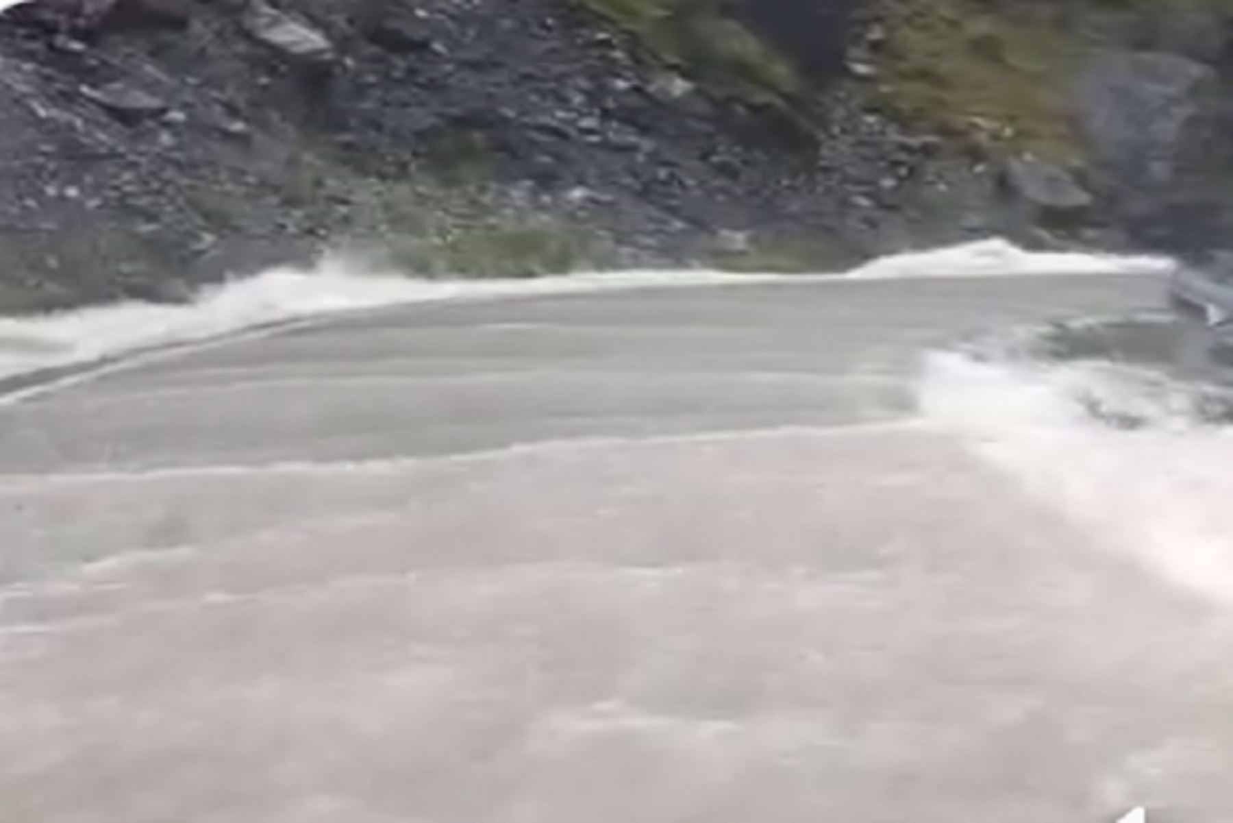 Desbordamiento del río Tomas en Yauyos provoca daños