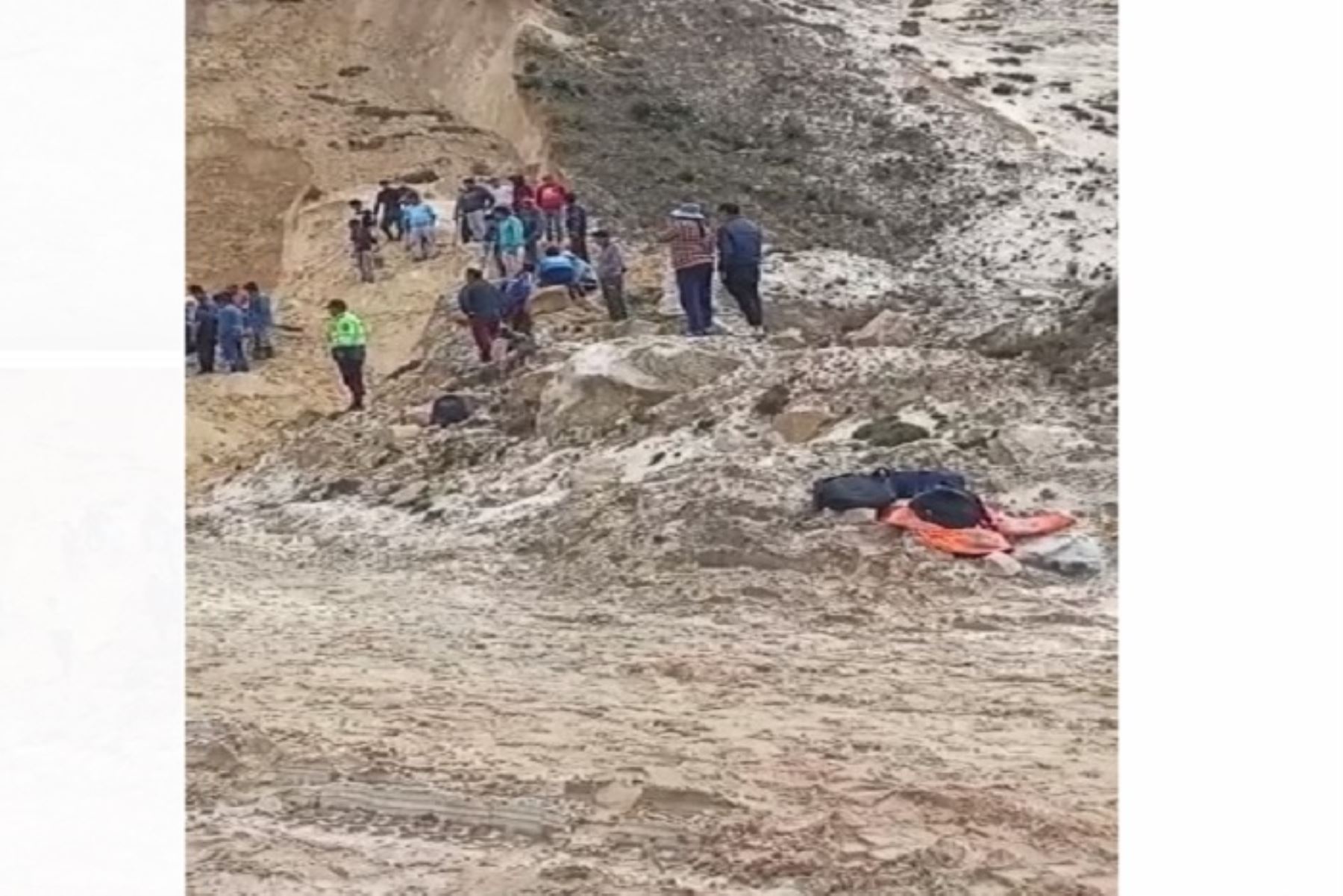 Deslizamiento en cantera de arena en Pasco sepulta a padre e hijo