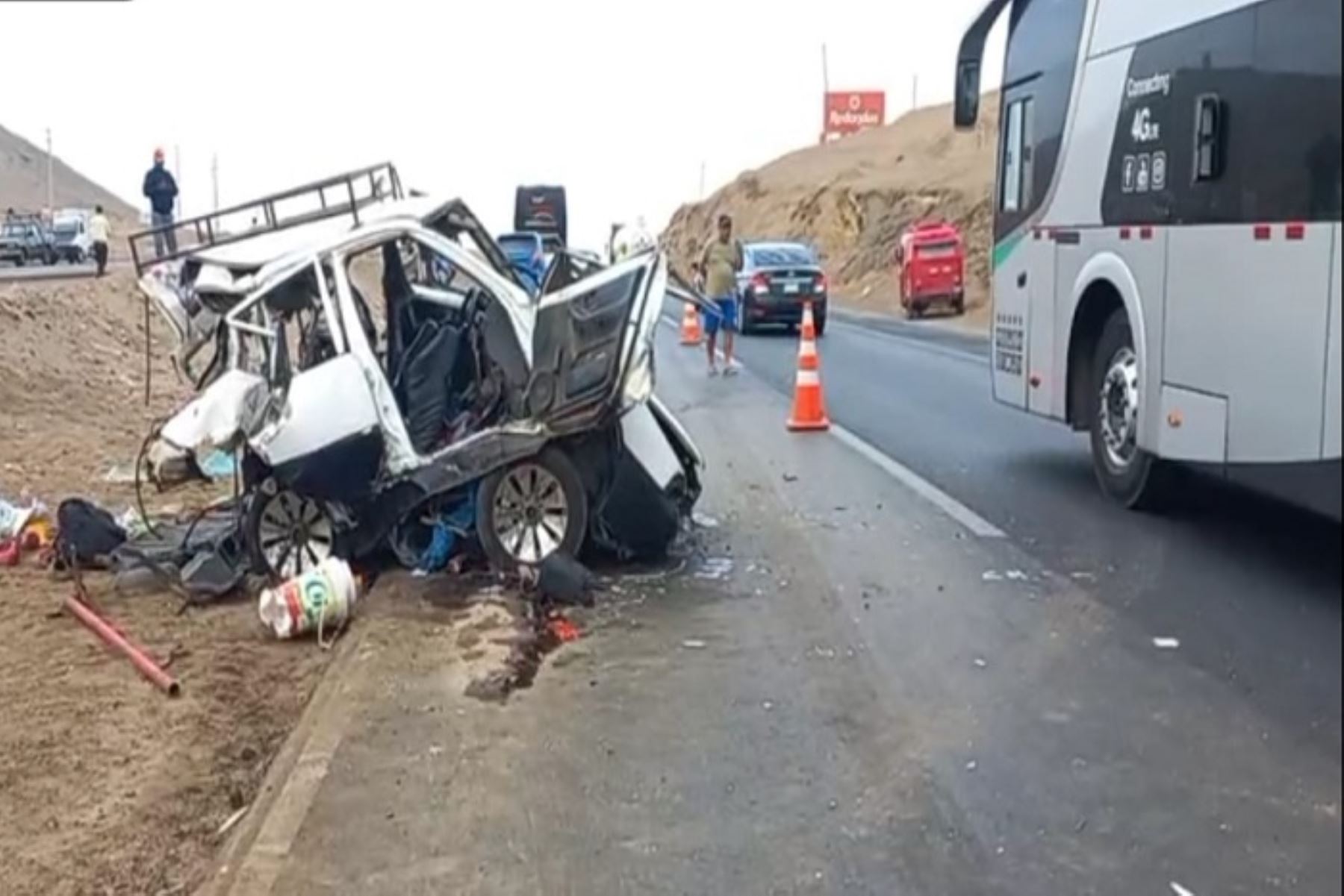 Impacto de bus interprovincial contra auto en Huacho deja 5 muertos