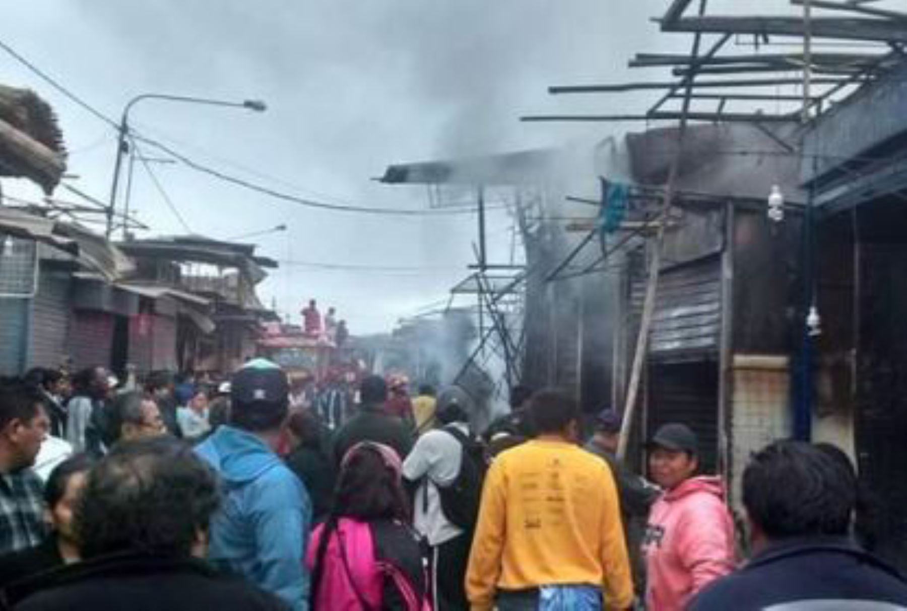 Chincha: Pobladores en alerta por incendio en zona de abastos