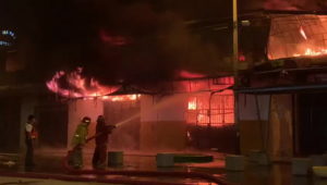 Alerta en Chincha: incendio deja en ruinas dos viviendasAlerta en Chincha: incendio deja en ruinas dos viviendas