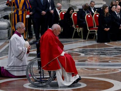 Papa Francisco prefiere seguir Vía Crucis desde casa por salud