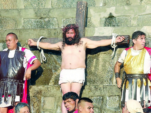‘Cristo Cholo’ interpretó vía crucis luego de 7 años