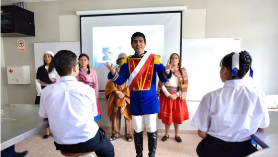 Héroes de la independencia sorprenden a estudiantes en vísperas del año escolar 2024