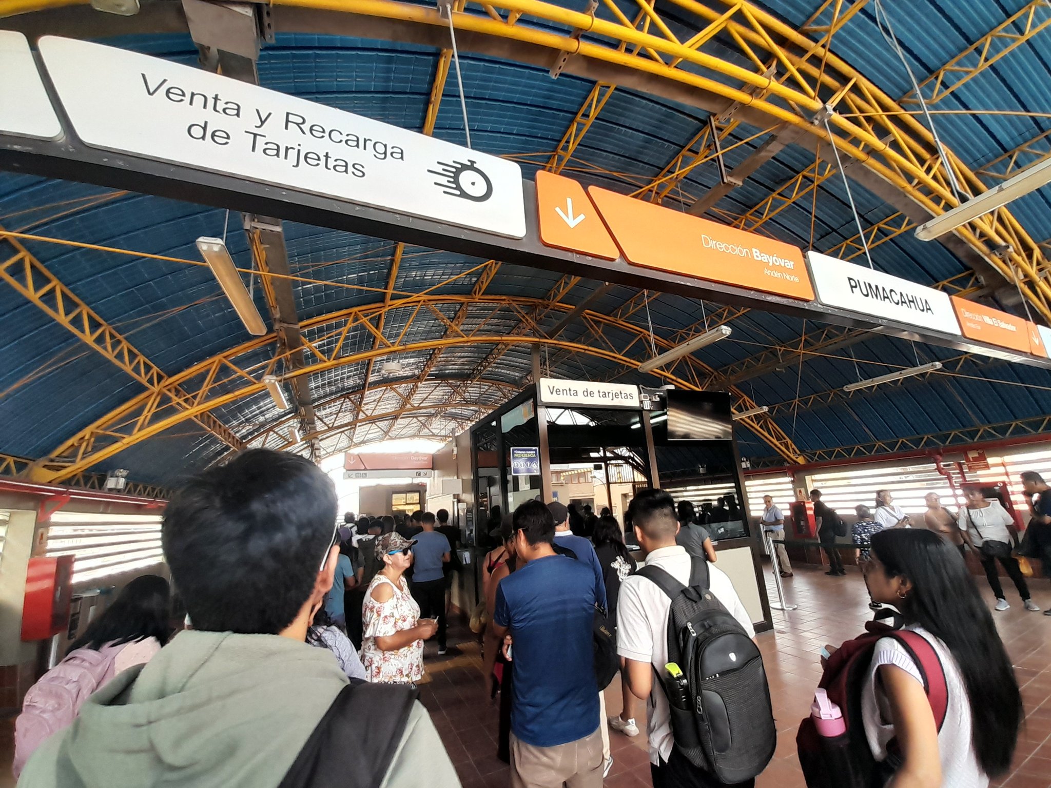 Caos en Línea 1 del Metro de Lima