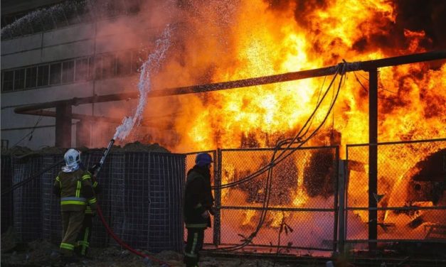 Ola de drones y misiles contra red de energía para dejar a Ucrania sin estufas en invierno