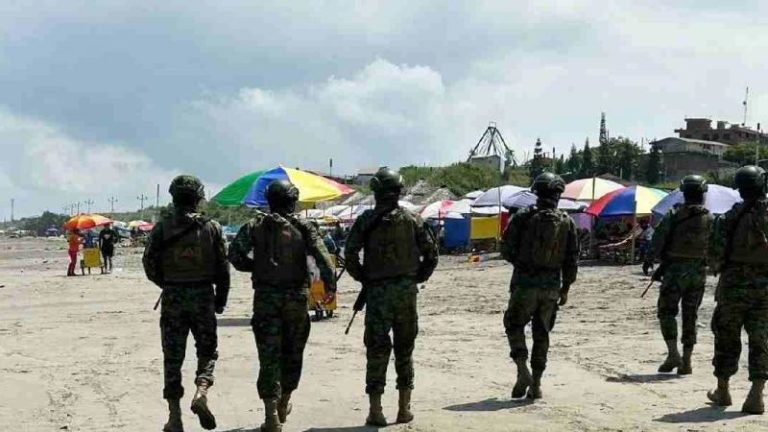 Tragedia en playa ecuatoriana: 5 turistas asesinados por "confusión"