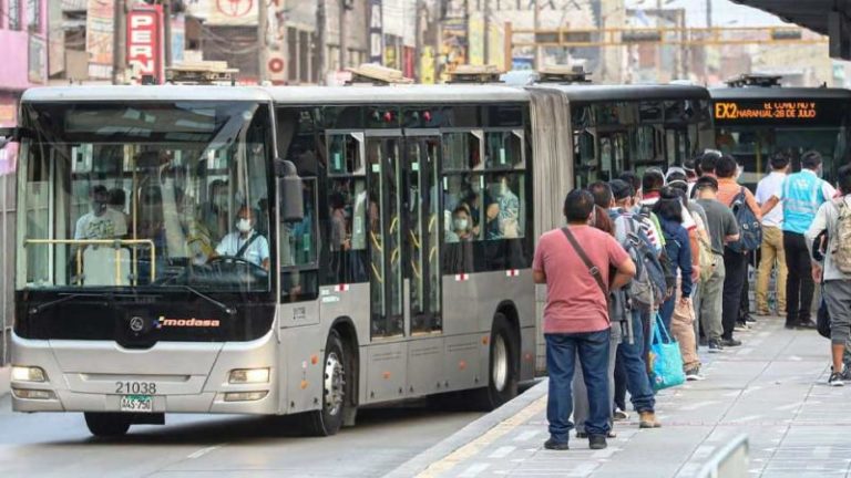 Conoce el horario especial del transporte público en el feriado largo