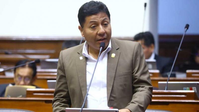 Comisión de Ética respalda denuncia contra Raúl Doroteo