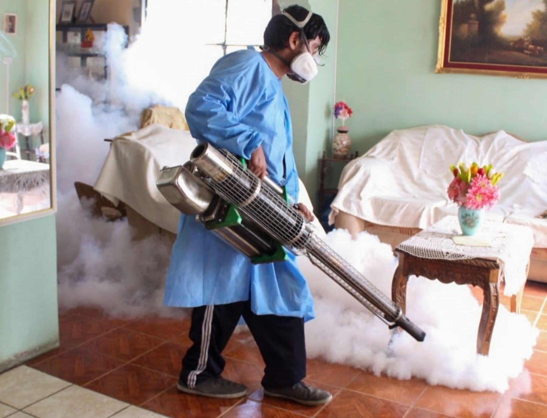 Fumigación en Nuevo Chimbote para combatir el dengue
