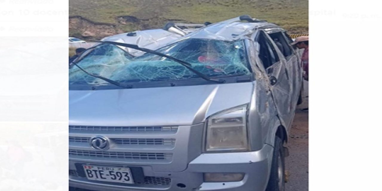 Miniván con docentes de Lircay a bordo sufrió un accidente