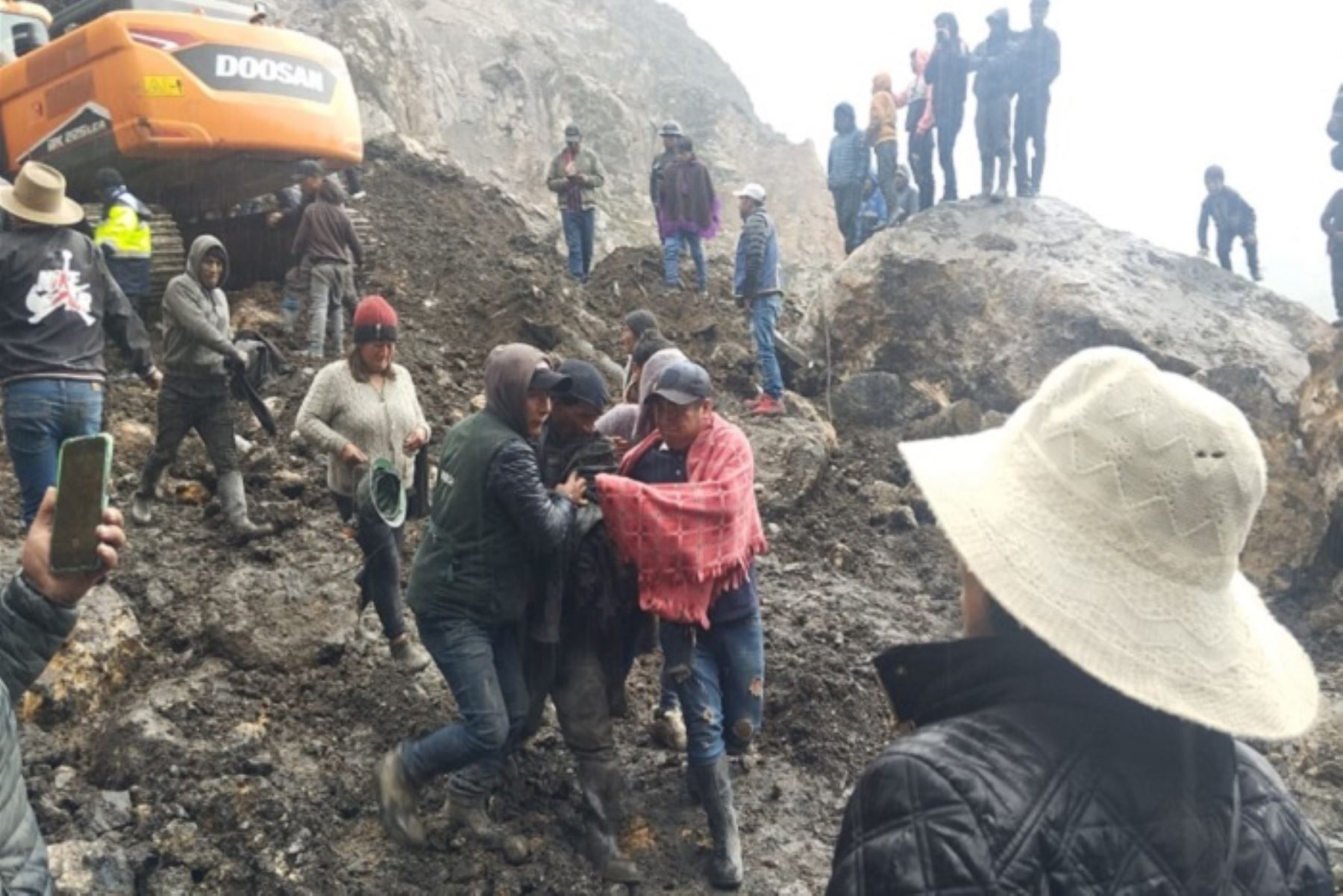 Rescatan a mineros tras más de 12 horas en Quiruvilca, La Libertad