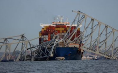 EE.UU: Tripulacion del barco Dali permanecen a bordo