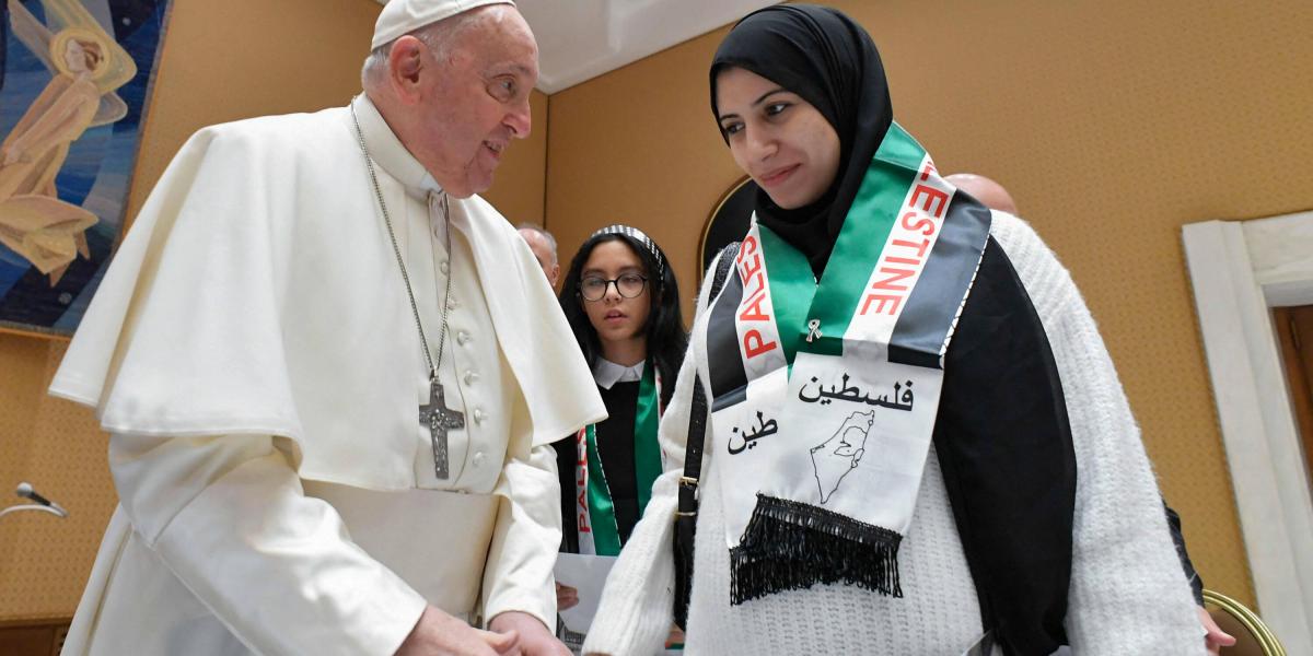 El Papa Francisco se reúne con familiares de los reclusos israelíes