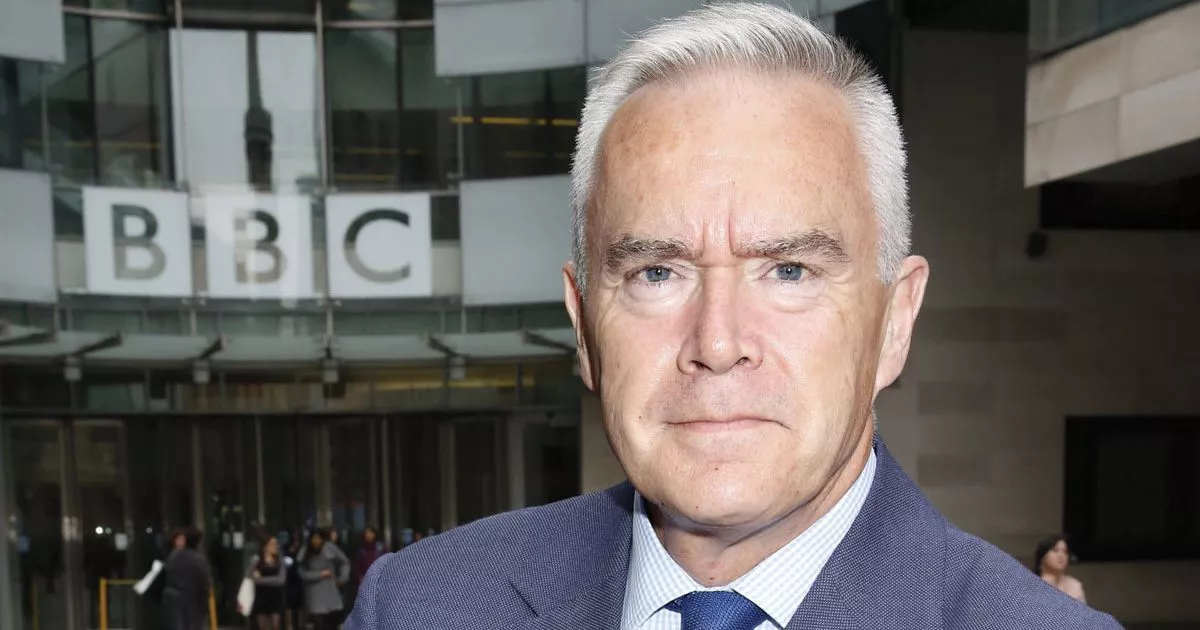 Renunció histórico presentador de la BBC tras escándalo sexual