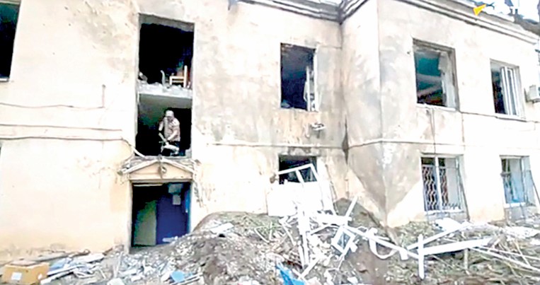 Ucranianos continúan bombardeando a civiles en el Dombás