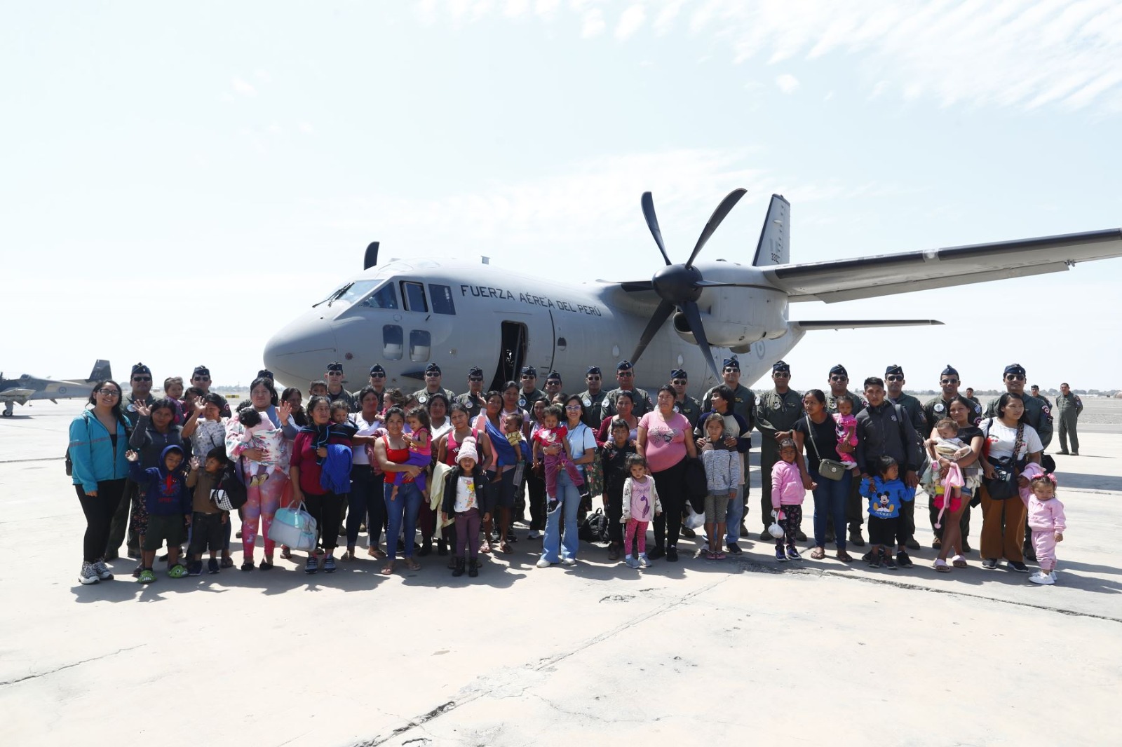 FAP traslada a Chiclayo a 23 niños operados en Ica