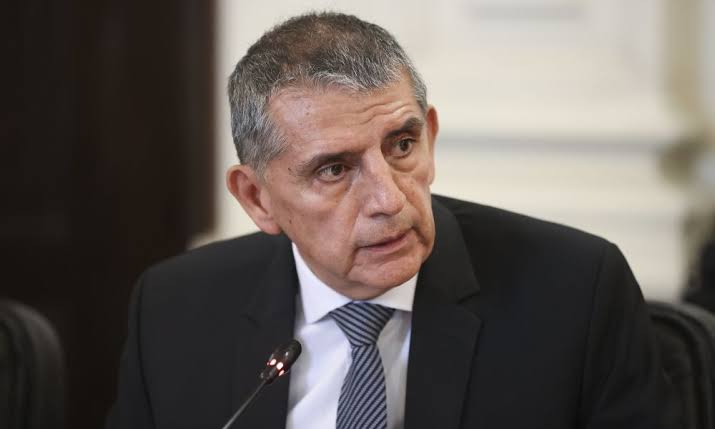 Ministro Torres Falcón renunció y crea especulaciones en Palacio