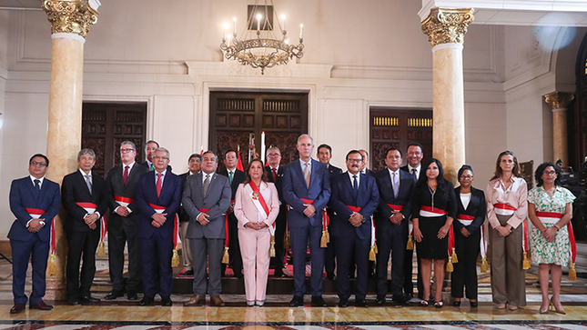 Dina Boluarte tomó juramento a nuevos ministros de Estado