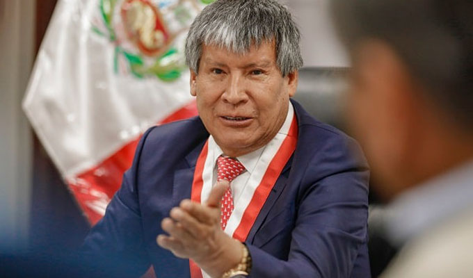 Gobernador de Cusco afirma que Oscorima le prestó Rolex para “poder estar en su evento”