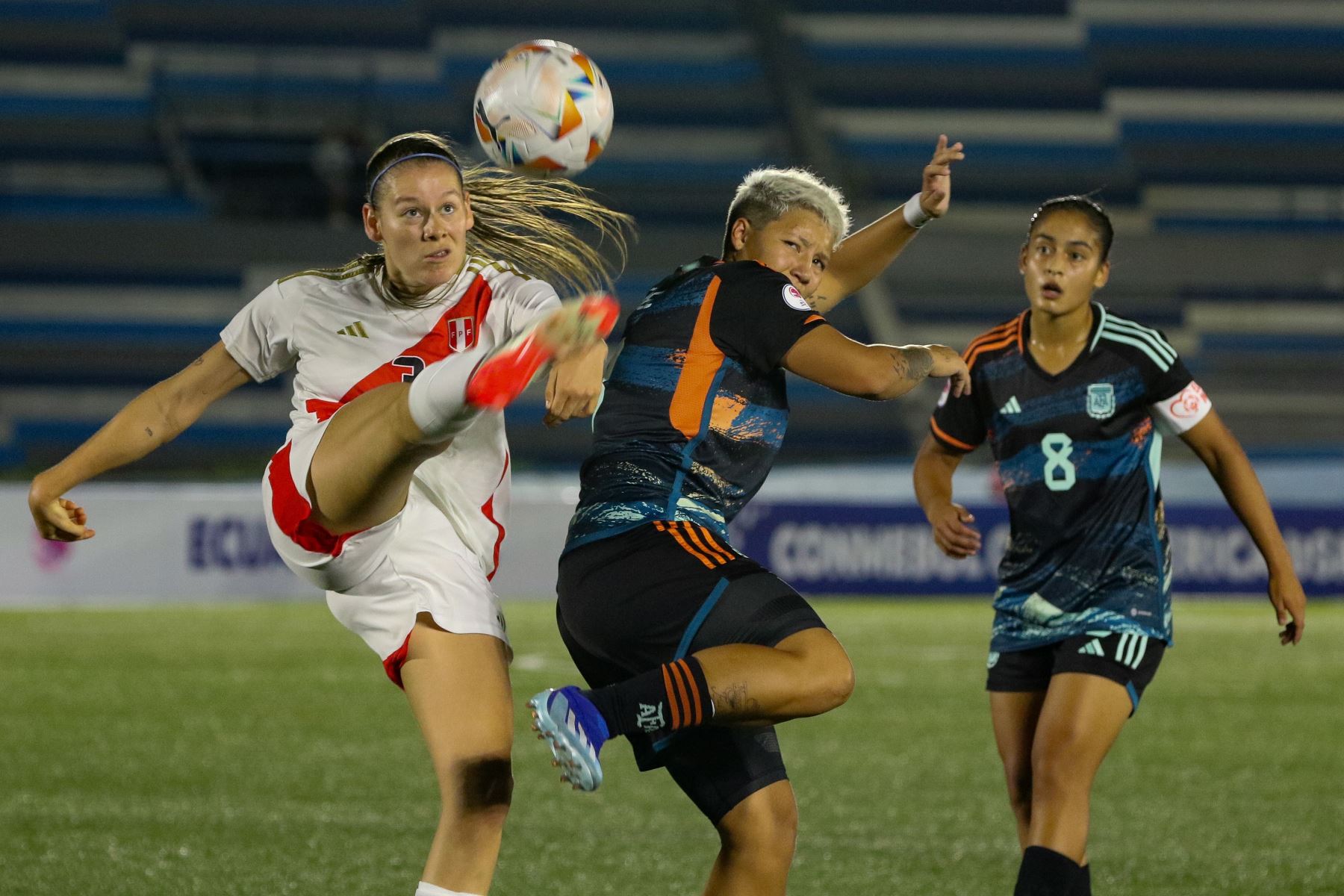 Argentina goleó 5-0 a Perú en el Sudamericano Femenino