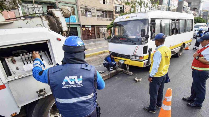 Gamarra: Envían al depósito a 15 vehículos de transporte informal