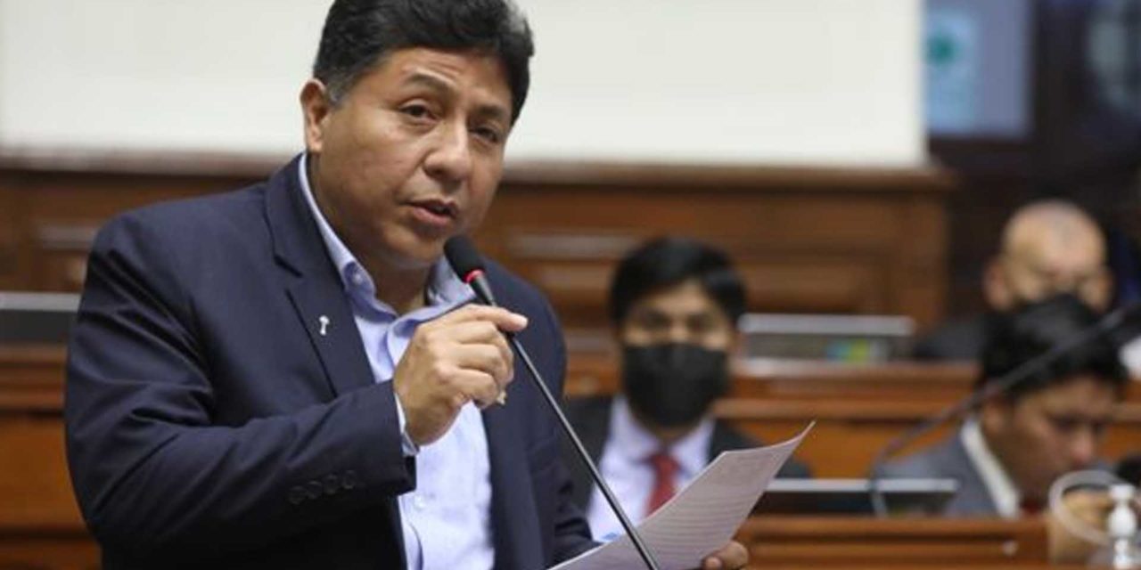 Fiscalía allana oficinas y viviendas del congresista Raúl Doroteo