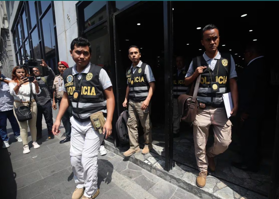 Policía allana sede  de la Diviac en Surco