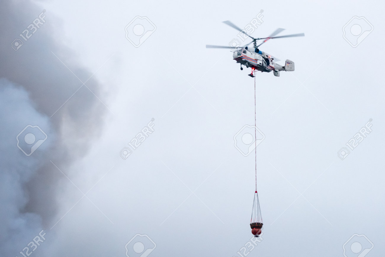 Rescatan en helicóptero  a hombre atrapado en  incendio de gran magnitud