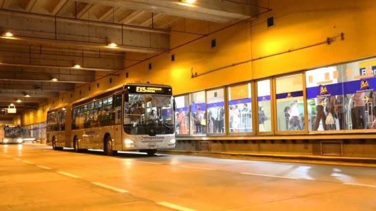 Bus del Metropolitano se avería cerca de la Estación Central