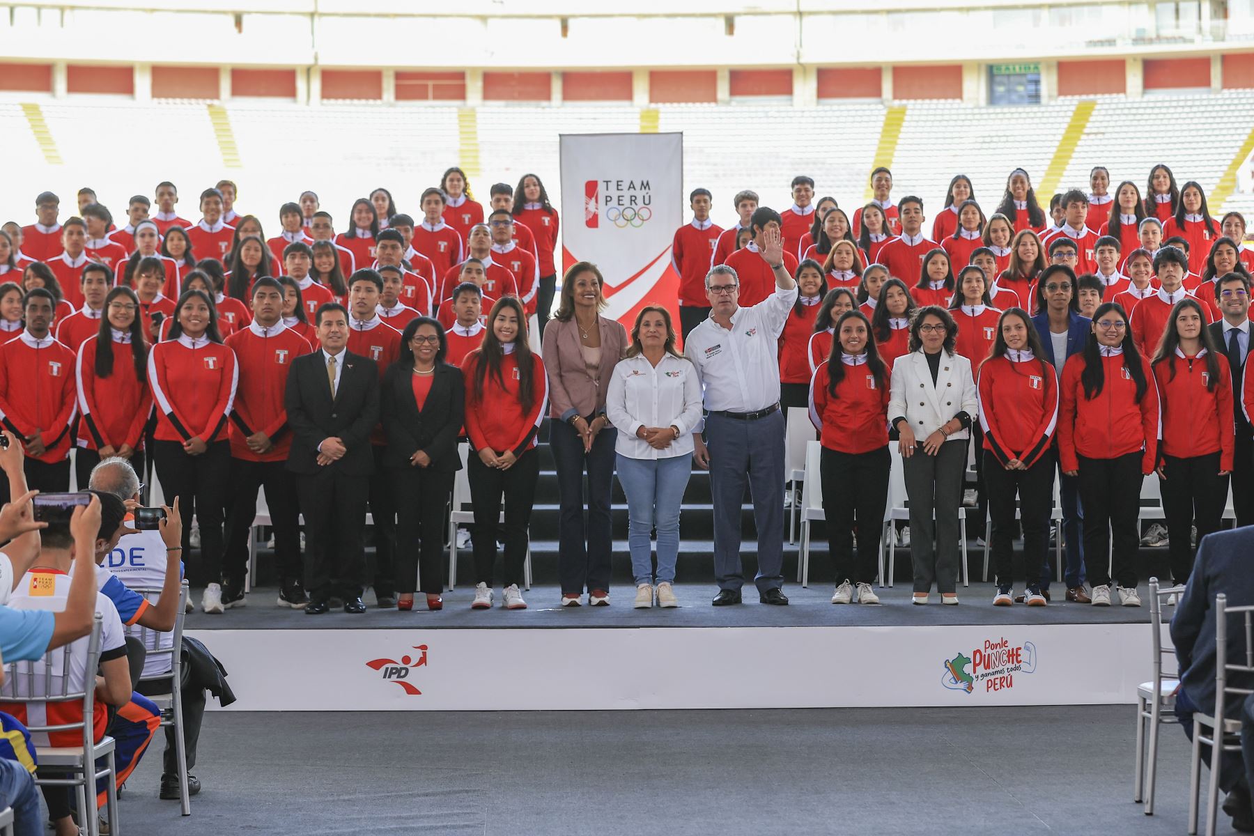 Presidenta Boluarte reconoce a medallistas de Juegos Bolivarianos