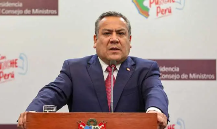 Gustavo Adrianzén: "La presidenta es objeto de persecución"