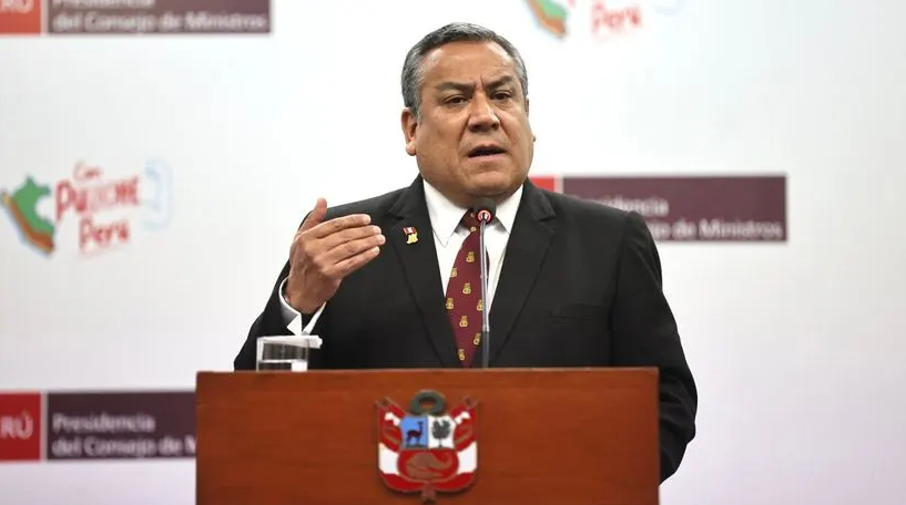 Gustavo Adrianzén apoya otorgarle pensión a expresidentes