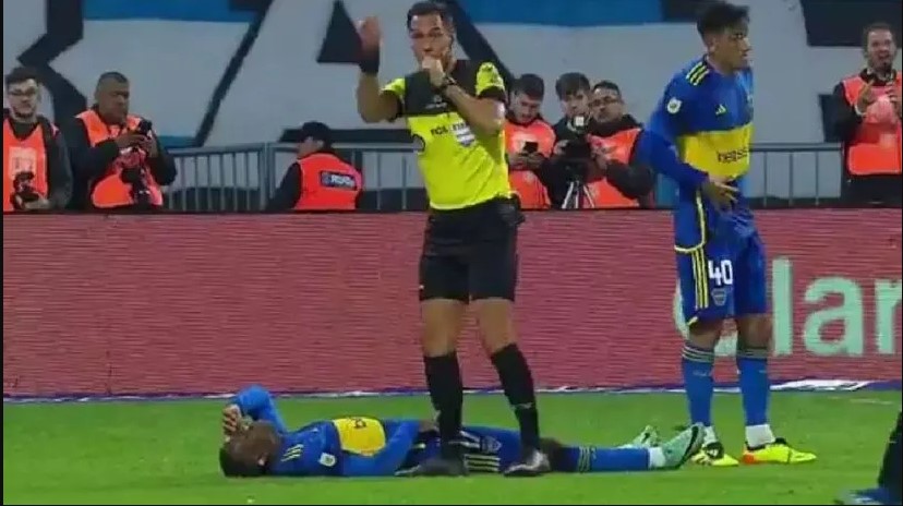 Luis Advíncula sufrió lesión en partido de Boca Juniors
