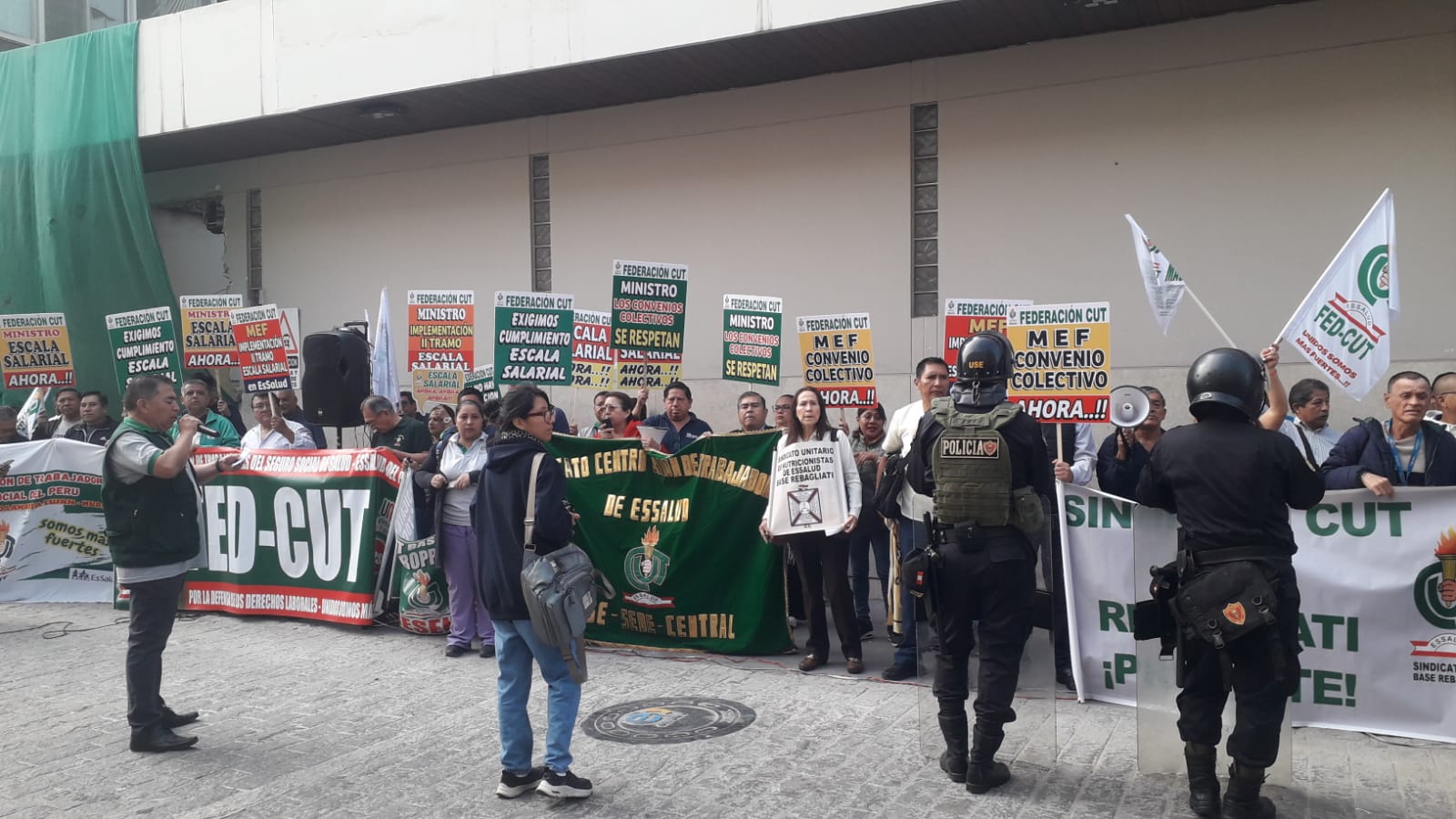 Trabajadores de EsSalud no llegan a acuerdo con MEF y anuncian huelga indefinida a partir del 21 de mayo