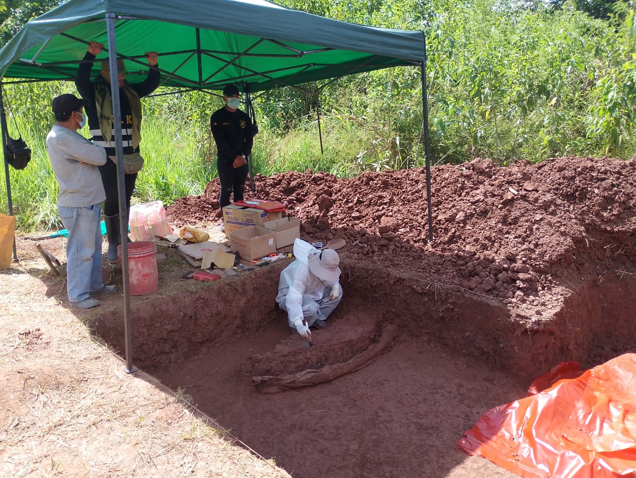 Fiscalía dirige acciones de exhumación y recuperación de 21 restos óseos en Mazamari