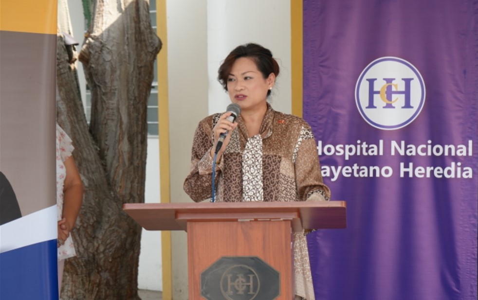 Taiwán entrega camas eléctricas a Hospital Cayetano reflejando su compromiso con la OMS