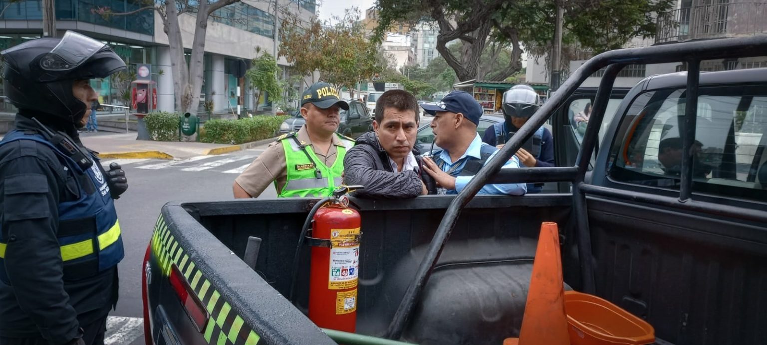 Serenos de San Isidro capturan al 'elegante roba celulares'