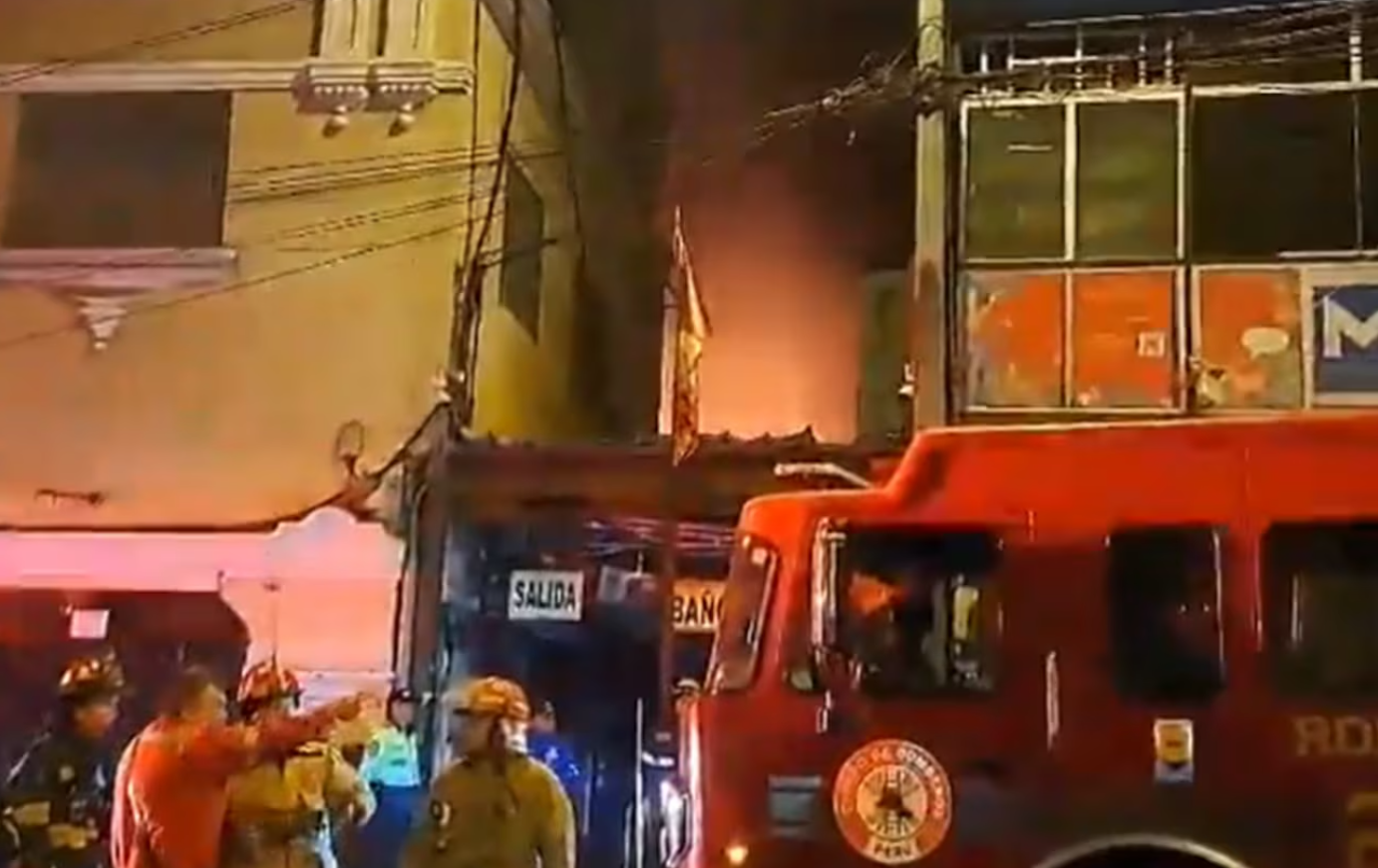 Cercado de Lima: Incendio en Mesa Redonda consume una galería