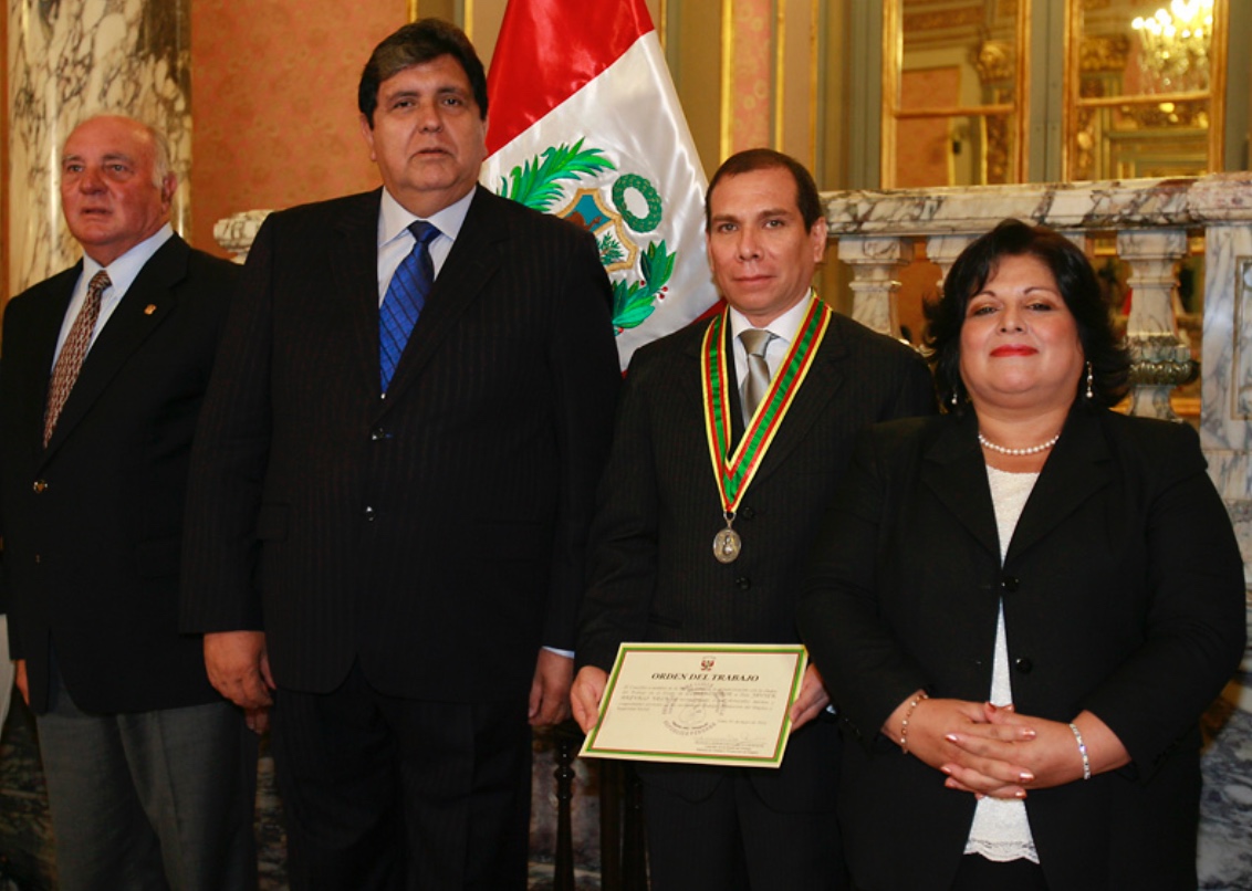 Por segunda vez, el Estado Peruano condecoró con la Orden del Trabajo a Javier Arévalo