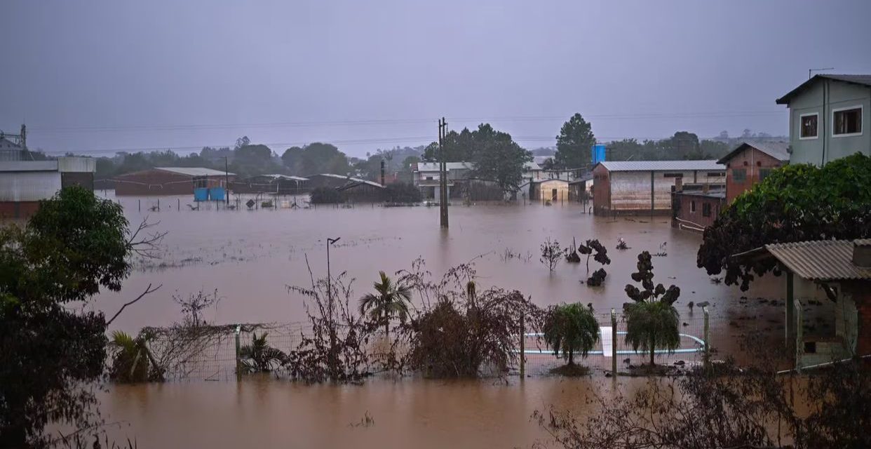 Peruanos piden ayuda tras las inundaciones de rio Grande do Sul