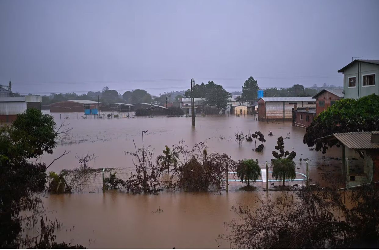 Peruanos piden ayuda tras las inundaciones de río Grande do Sul