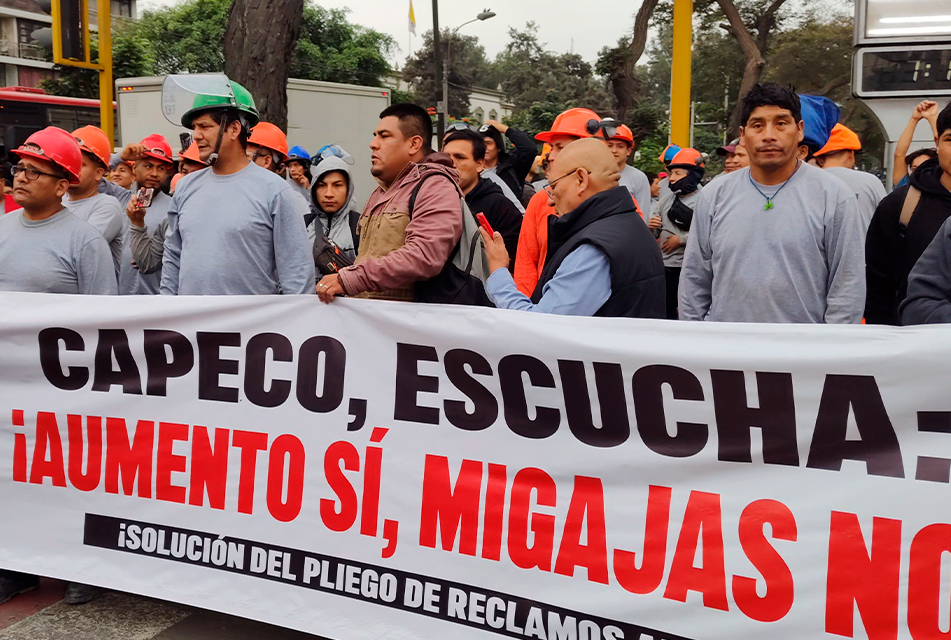 Gremios de trabajadores  marchan en Lima exigiendo  aumento de sueldo mínimo