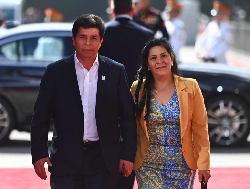 Malestar en México  por asilo dorado de  esposa de Castillo