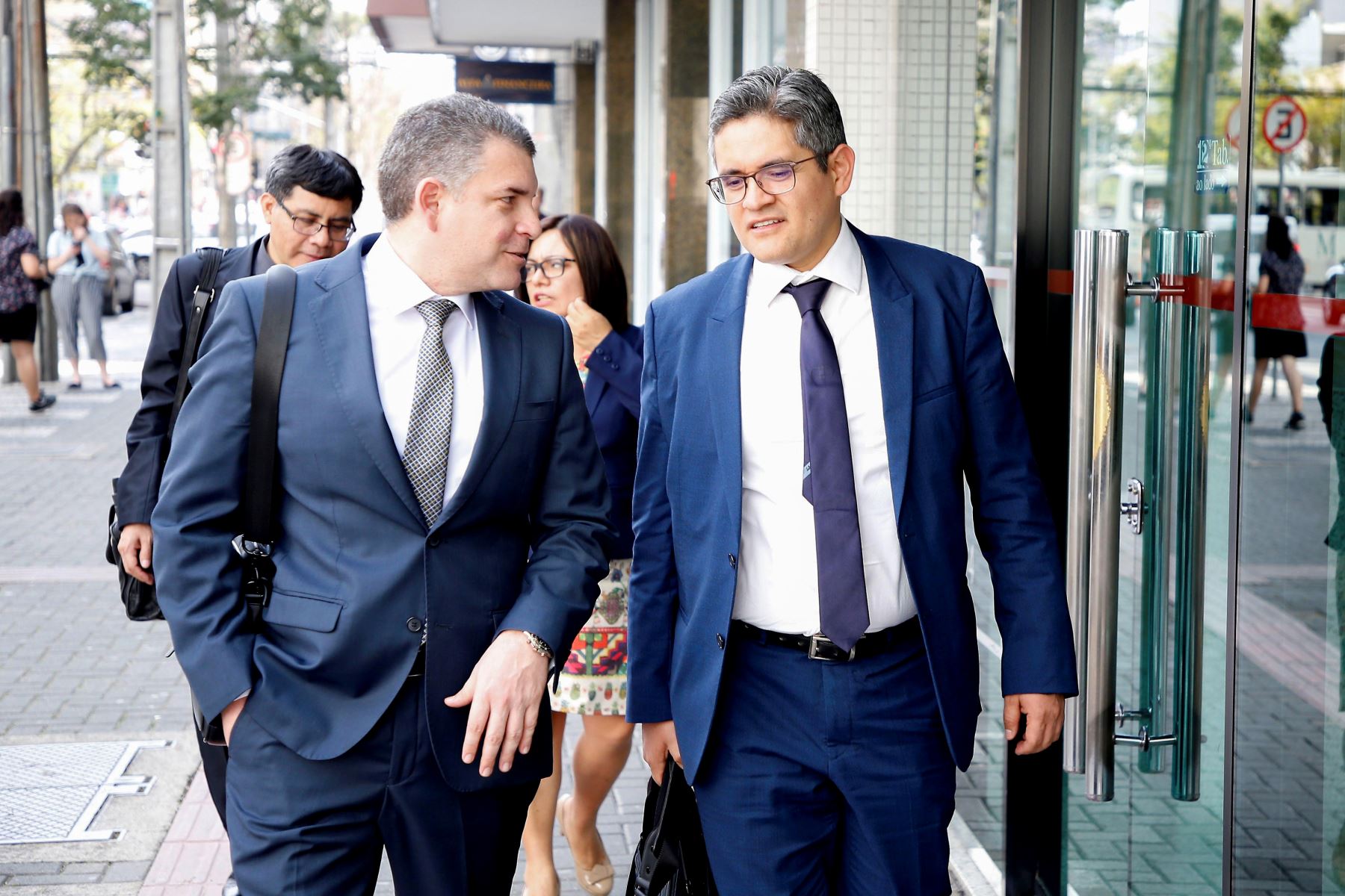 Fiscales Vela y Pérez  se corren de la justicia