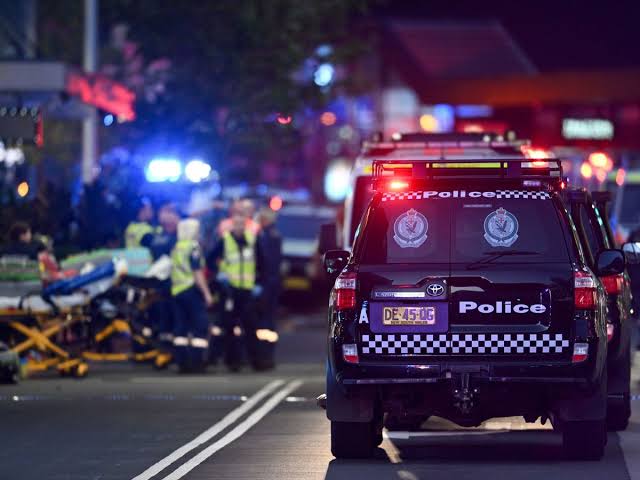Policía de australia actúa rápidamente para detener ataque con cuchillo