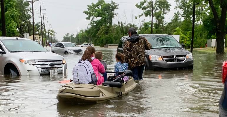 Lluvias torrenciales dejan a Texas y Luisiana inundados