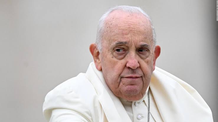 El Papa se disculpa por comentarios sobre homosexualidad