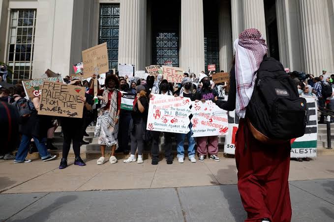 Harvard y el MIT advierten a estudiantes: "Levanten las protestas o enfrenten la suspensión"