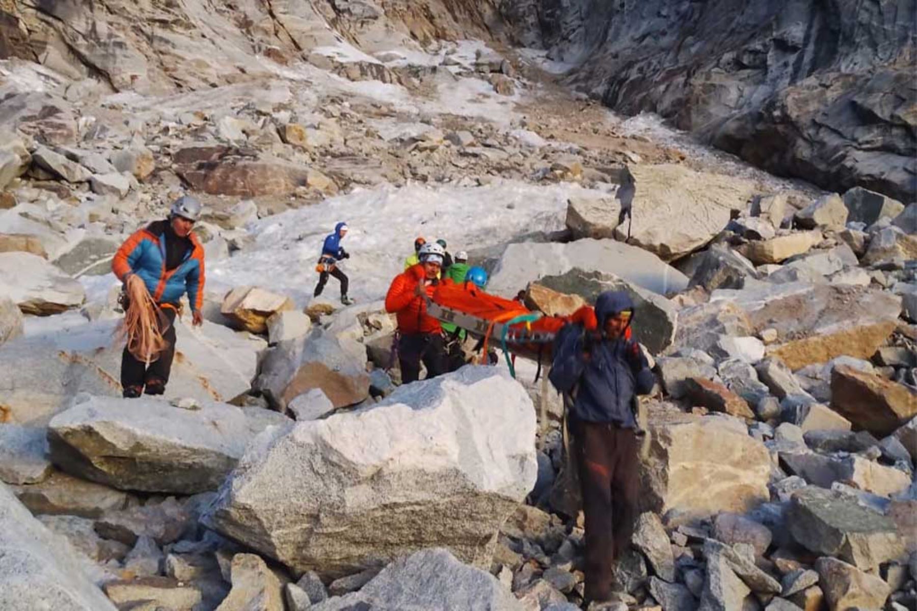 Cuerpo del montañista italiano fallecido en la Cordillera Blanca rescatado por brigadas